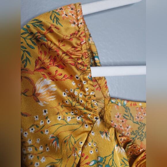 Forever 21 satin long sleeve blouse top - Picture 7 of 7